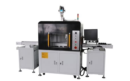 What are the characteristics of vacuum glue filling machine?